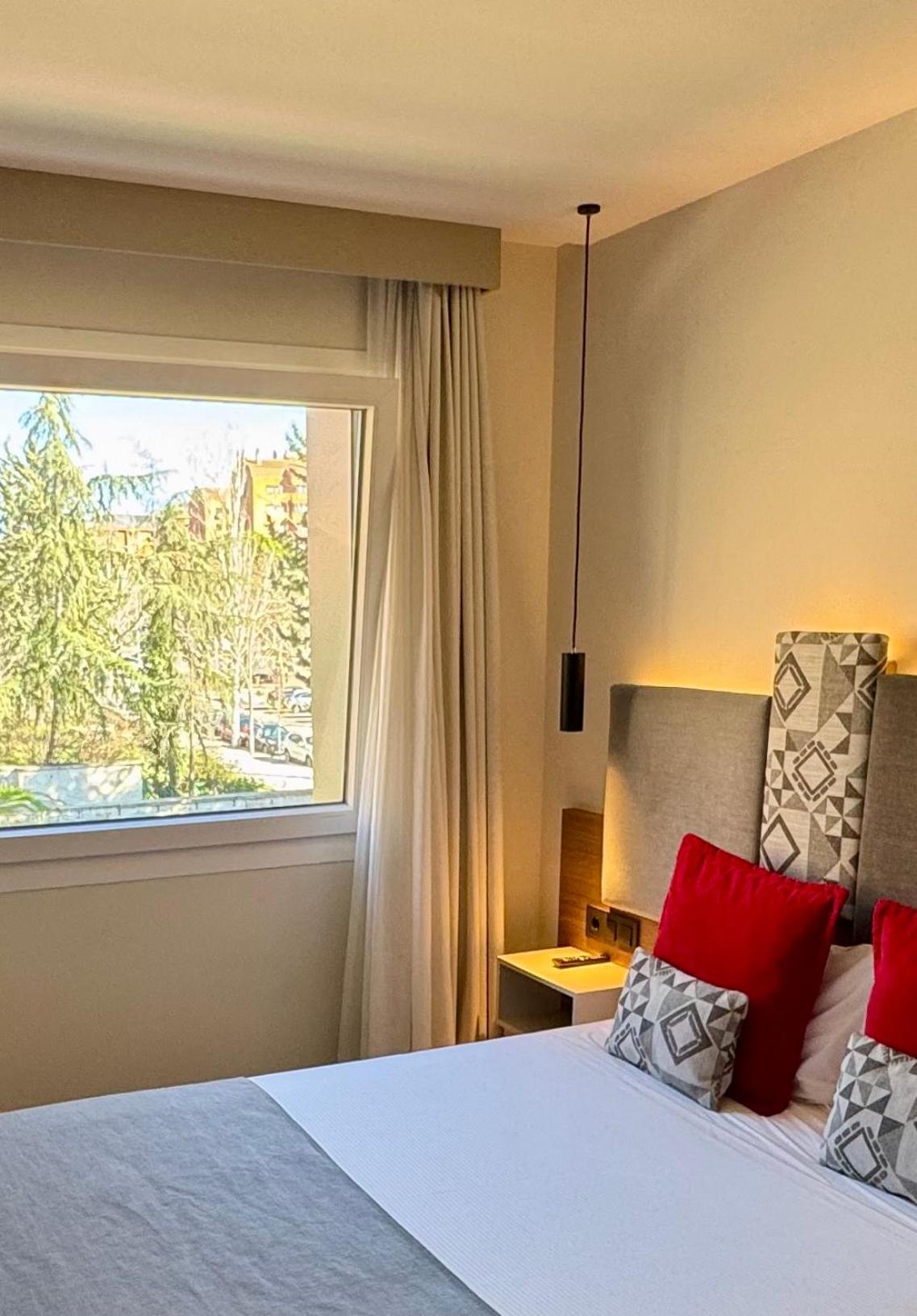 Urban A+++ Hotel Tres Cantos Ngoại thất bức ảnh