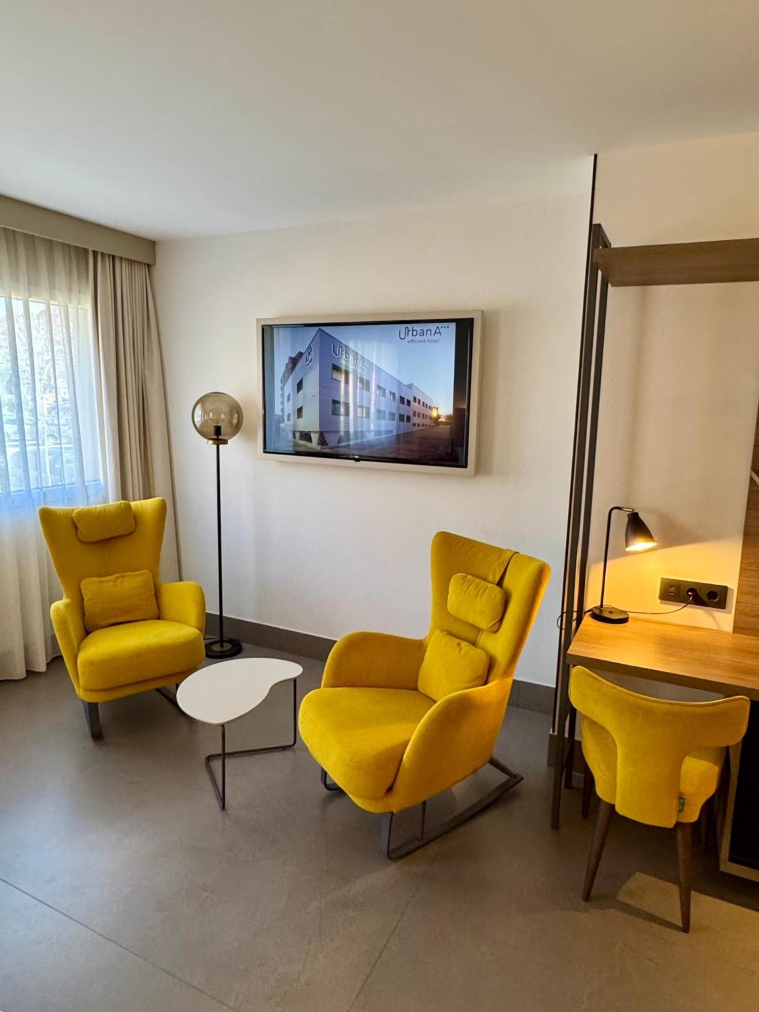 Urban A+++ Hotel Tres Cantos Ngoại thất bức ảnh