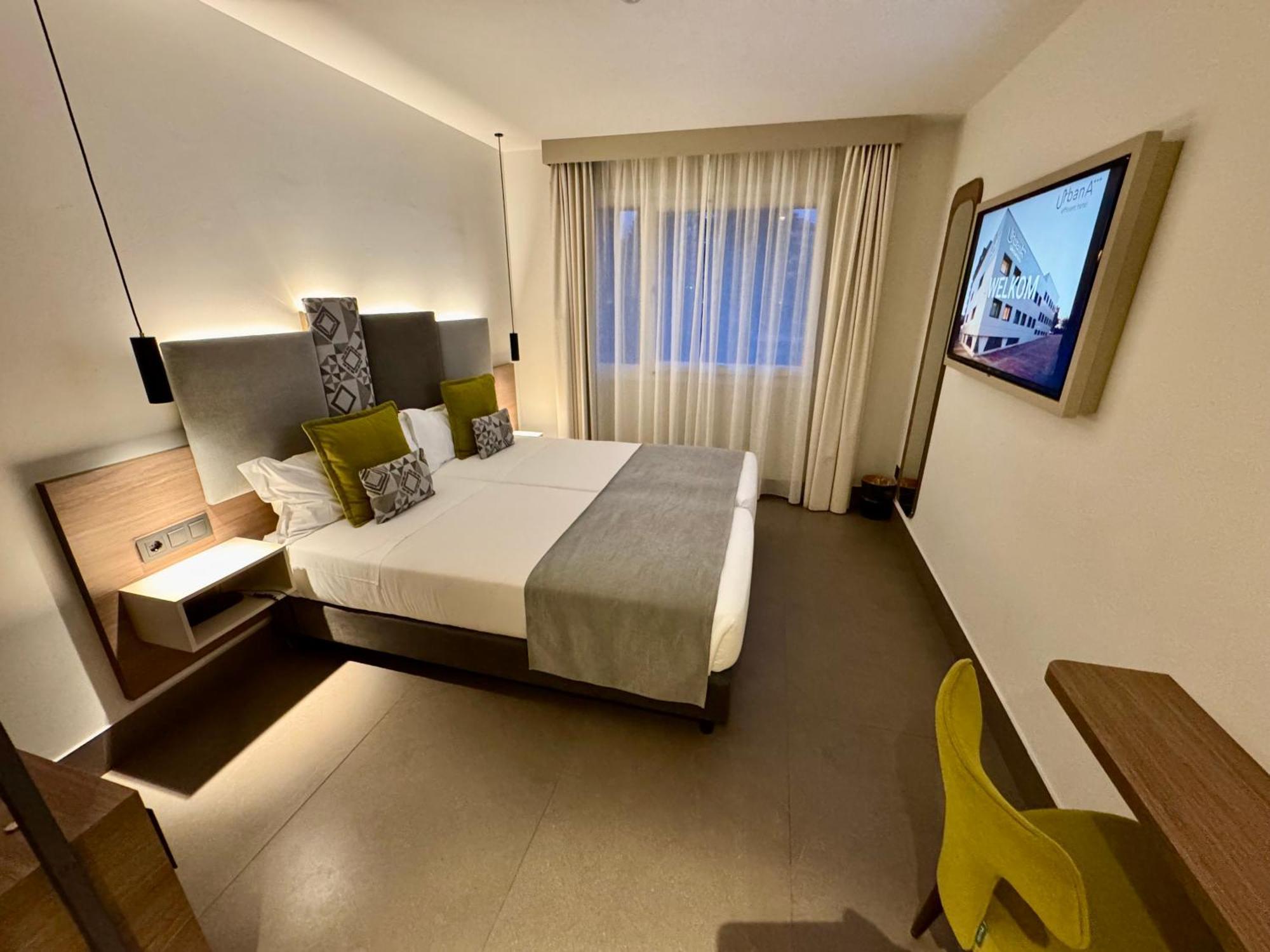 Urban A+++ Hotel Tres Cantos Ngoại thất bức ảnh