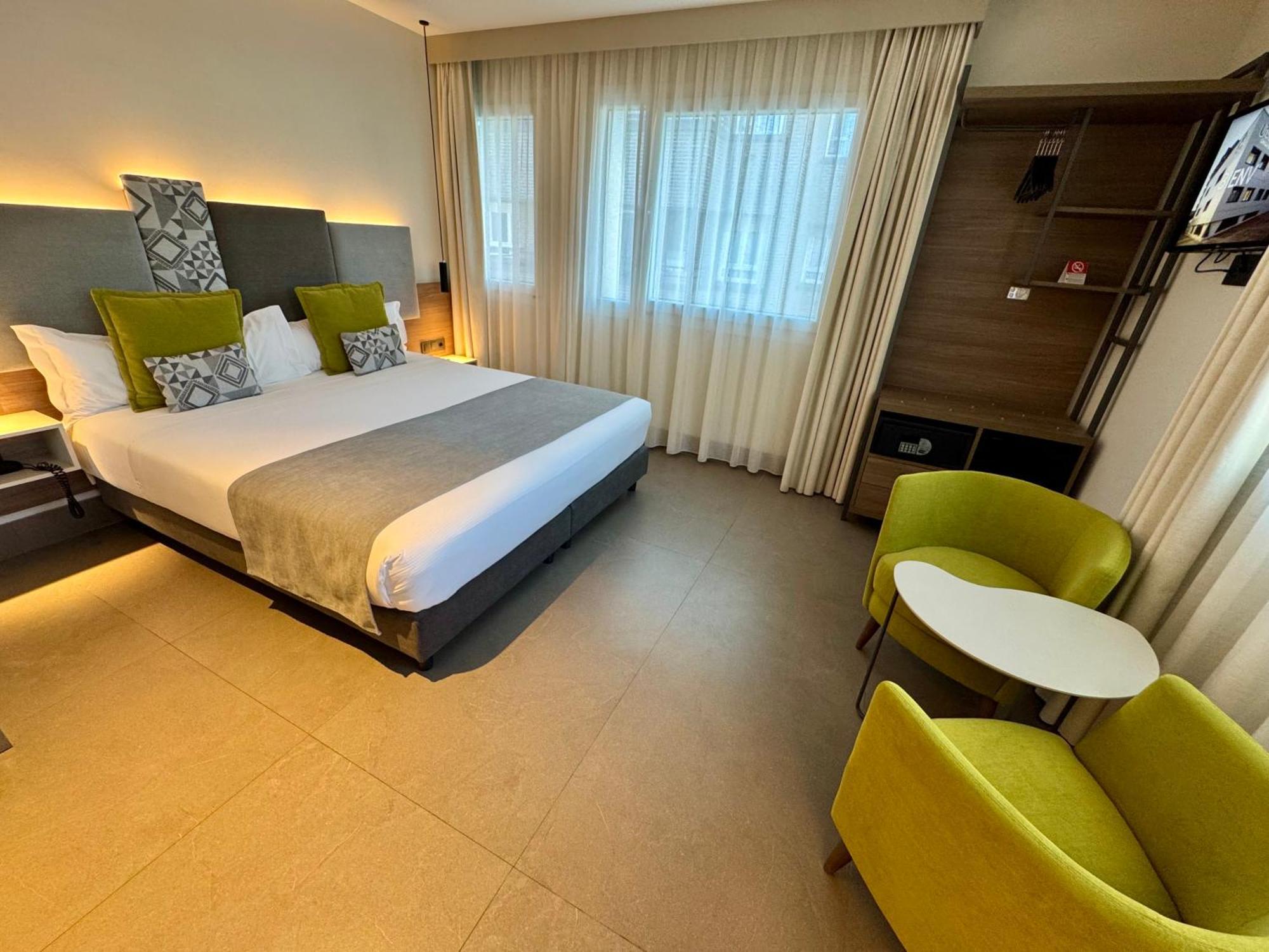 Urban A+++ Hotel Tres Cantos Ngoại thất bức ảnh