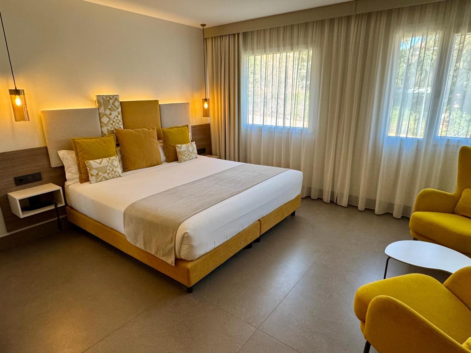 Urban A+++ Hotel Tres Cantos Ngoại thất bức ảnh