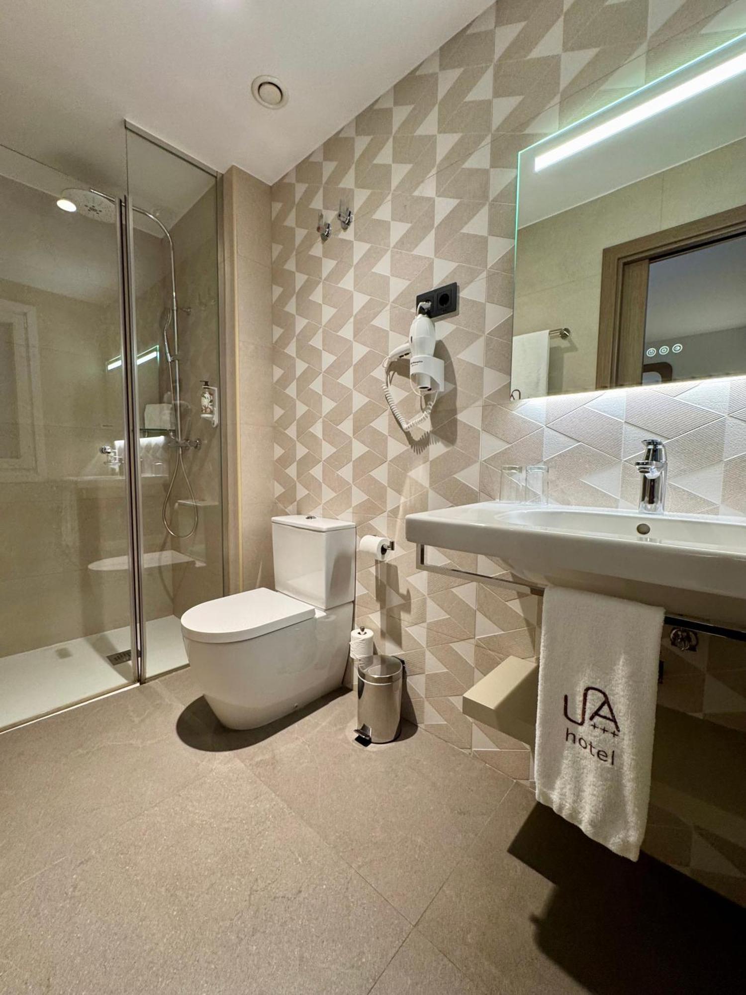 Urban A+++ Hotel Tres Cantos Ngoại thất bức ảnh