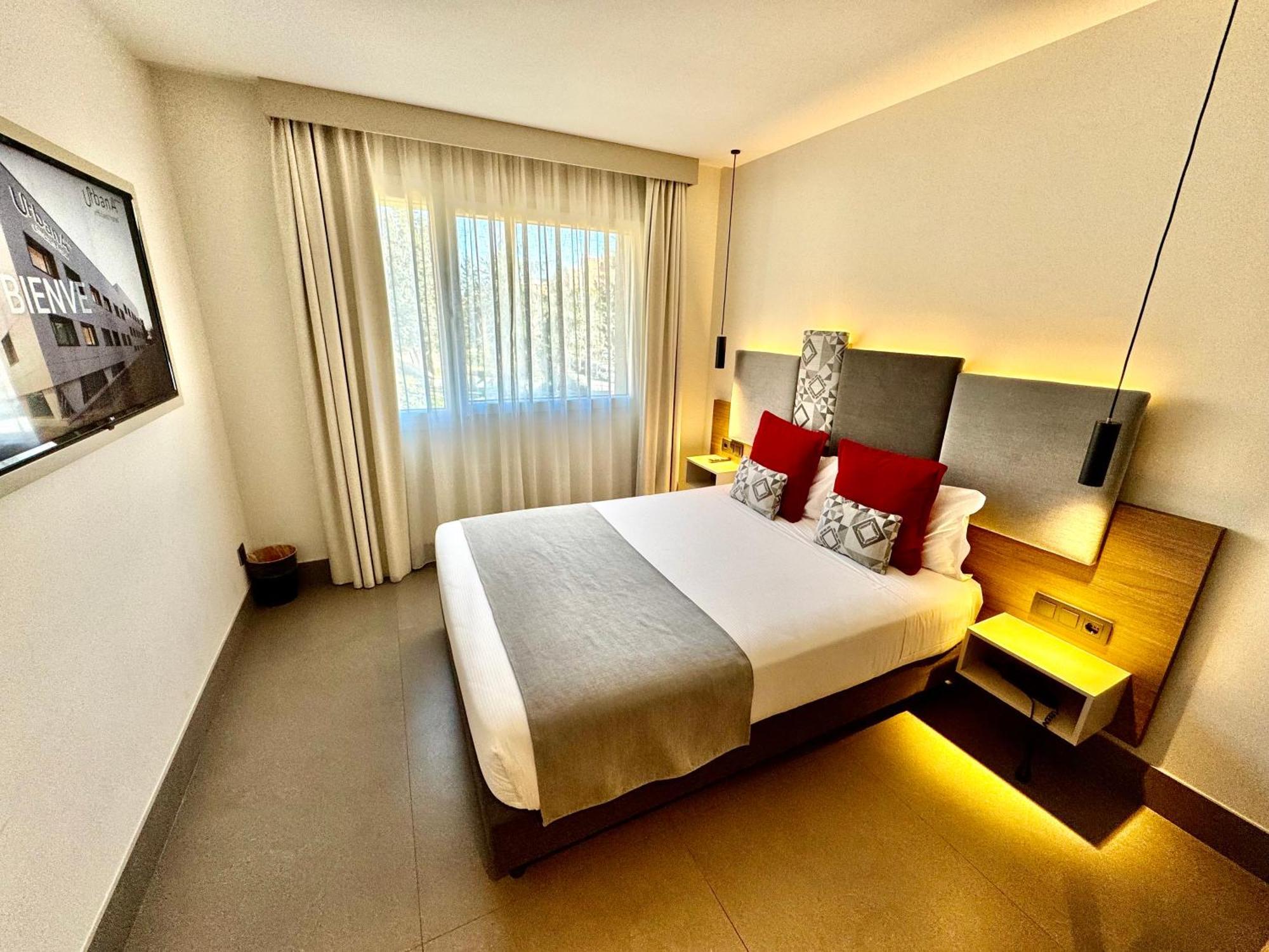 Urban A+++ Hotel Tres Cantos Ngoại thất bức ảnh