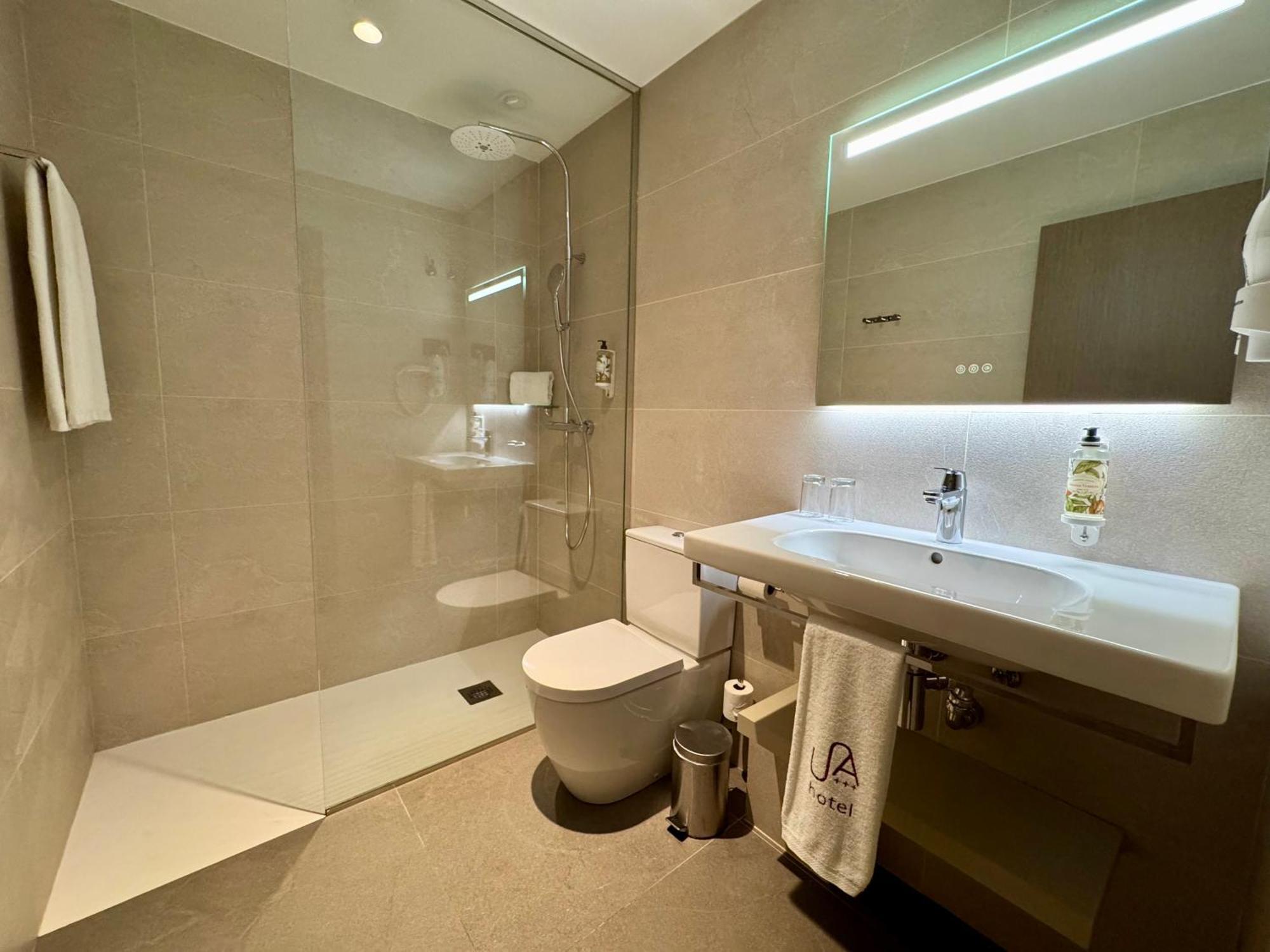 Urban A+++ Hotel Tres Cantos Ngoại thất bức ảnh