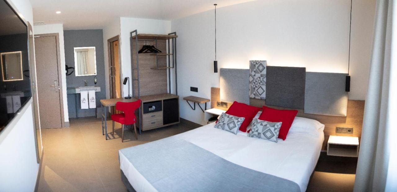 Urban A+++ Hotel Tres Cantos Ngoại thất bức ảnh